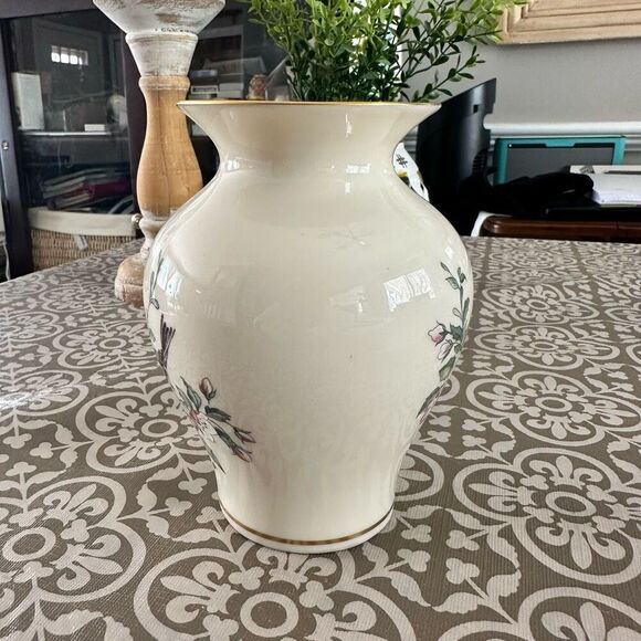 Lenox Serenade Vase Red Finch Bird & Floral Design vintage USA 6” approx - Picture 3 of 11